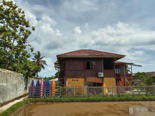 Arya's Surf Camp Cimaja - Housity