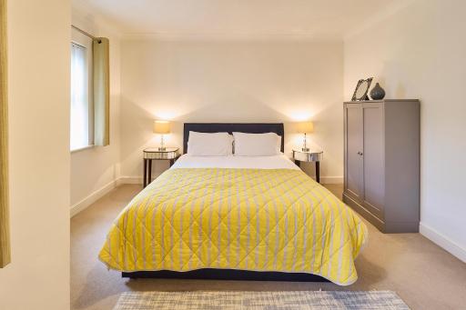 Sweyn House - Spacious 4 bedroom family home by the seaside - Housity