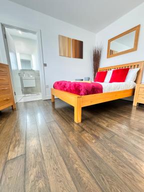 Ideal for Contractors in Reading with Free Parking - Housity