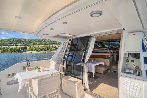 Luxury Yacht - Lex of the Seas - Housity