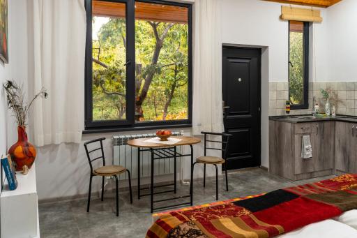 Art Rooms Garni - Housity