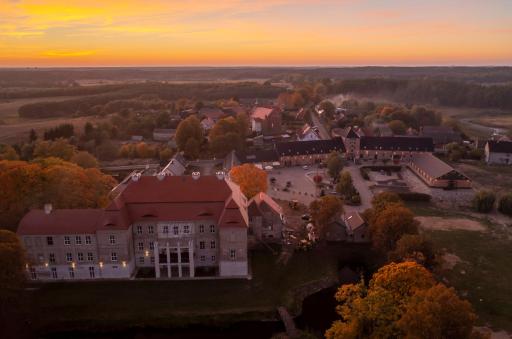 Pałac Siemczyno - Housity