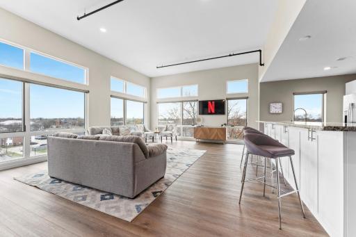The Loft: Penthouse with Pool, Gym, 2 Balconies - Housity