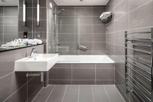 Radisson Blu Hotel, Cardiff - Housity