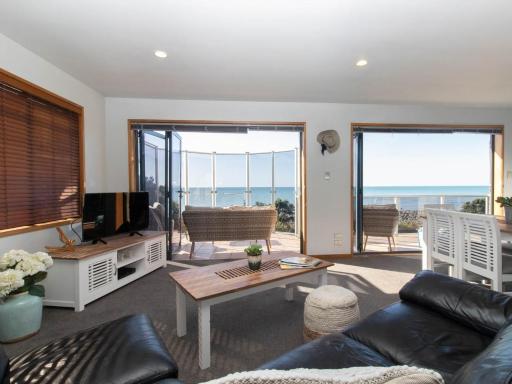 Beachfront Bliss On Wanaka Terrace Support Local - Housity