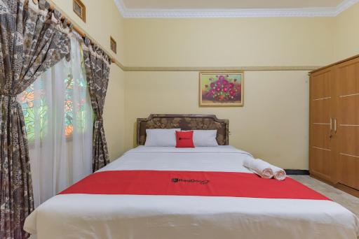 RedDoorz Syariah at Bumi Eyang Enin Homestay Tasikmalaya - Housity