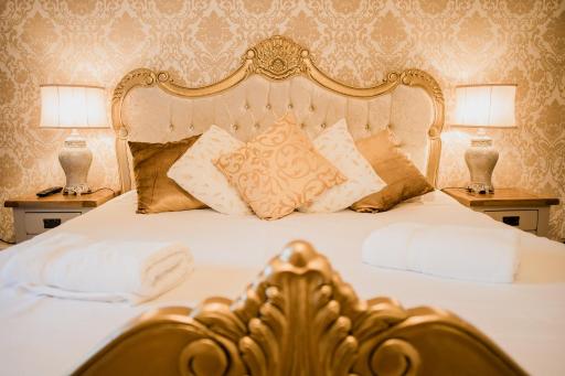 The Grove Ferry Inn - Housity