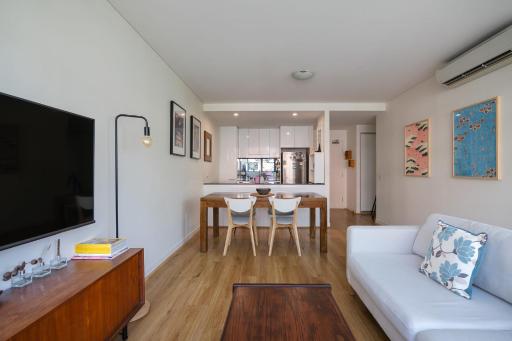 Treetops Erskineville Apartment w Parking & Aircon - Housity