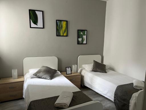 F4 Room 2, Private Room two single beds shared bathroom - Housity