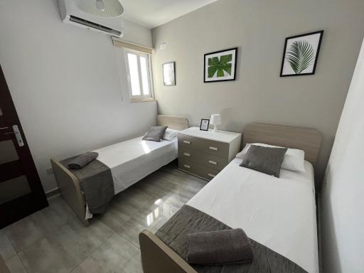 F6 Room 2, Private Room two single beds shared bathroom in shared Flat - Housity
