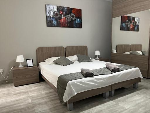 F7-1 Double room with private bathroom in shared Flat - Housity