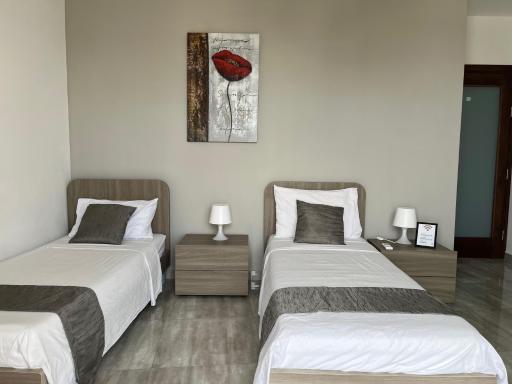 F10 Room 3, Private Room two single beds shared bathroom in shared Flat - Housity