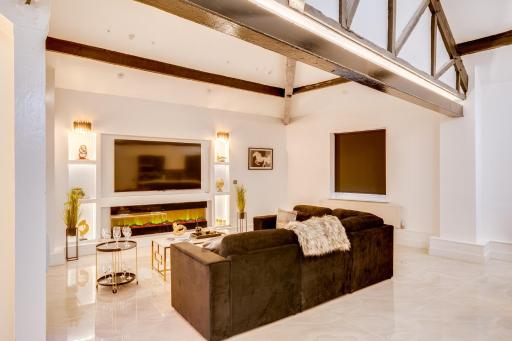 Sky Way Apartments - Housity