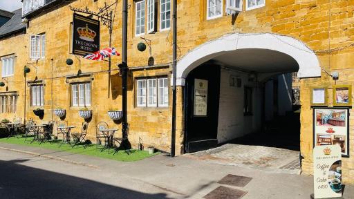 Crown Hotel Cotswold - Housity