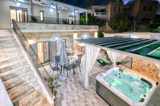 Petros Luxury Traditional House - Villa - Housity