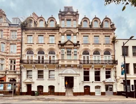 Centrally Located 3 Bed Apartment - Housity