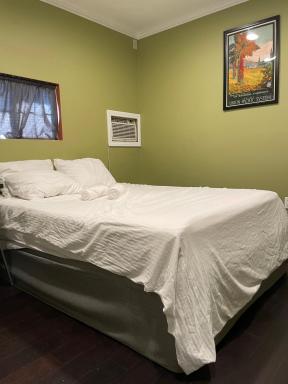 Private Standalone Room w/ TV, WIFI & AC in Carson (South Bay) - Housity