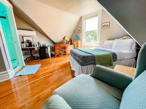 Point Breeze Guest House - Housity
