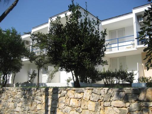 Adria Beach Guest House - Housity