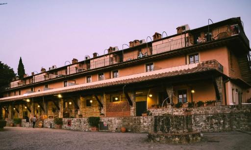 Farmhouse with swimming pool surrounded by greenery in San Donato Fronzano, apartments with air conditioning and private outdoor area - Housity