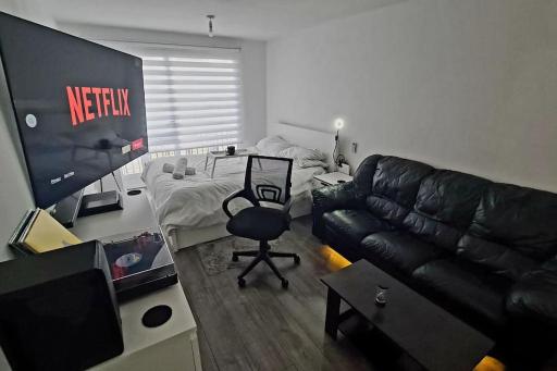 Stylish room kingsize bed 1 stop from Wembley stadium - Housity