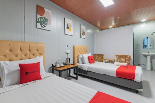 RedDoorz Container @ Teras Cimanuk Garut - Housity