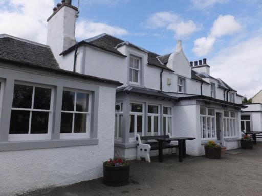 Novar Arms Hotel - Housity