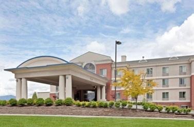 Triple Play Resort Hotel & Suites - Housity