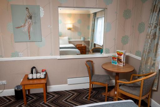 Bridge Inn - Housity
