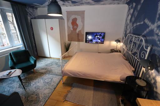 Ava apartment,speed Wi Fi,Netflix,between bus and train station - Housity