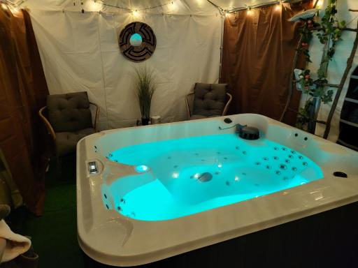 Choisy le Jacuzzi - Housity