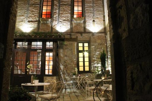 Hotel Raymond VII - Housity