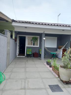 Casa 50 mts do mar - reformada/ar condicionado - Housity