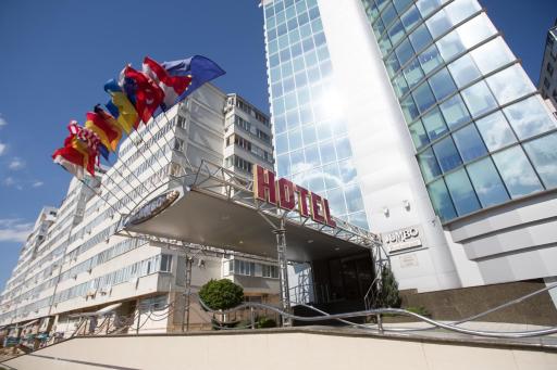 Jumbo Hotel - Housity