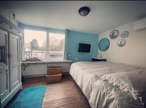 Amster Houseboat Bed without Breakfast - Housity