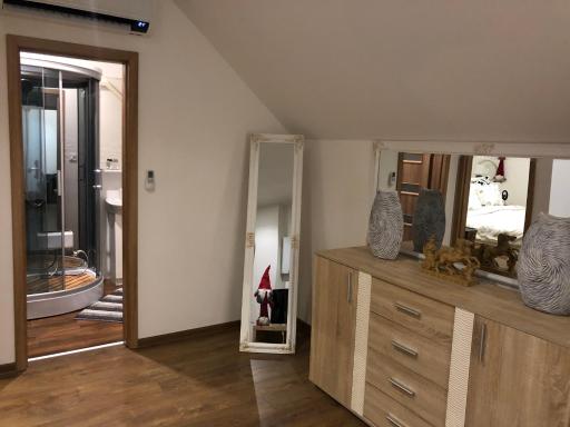 APARTMENT ZVONÁRSKA with PARKING - Housity