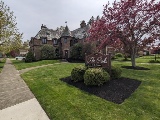 The Oaks B&B Hotel and Spiritual Center - Housity
