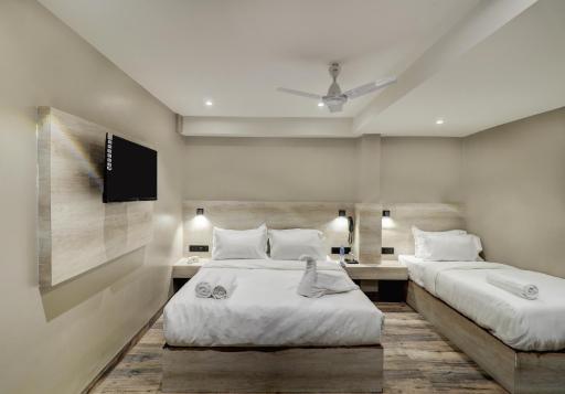 Hotel Embrace Inn Near Exhibition Center - Housity