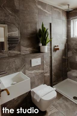 HIDEOUT Hotel - Housity