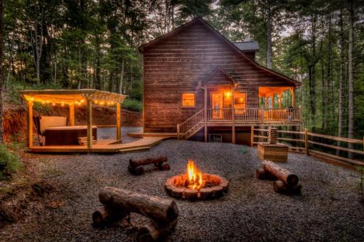 Cozy Cub Cabin - Housity