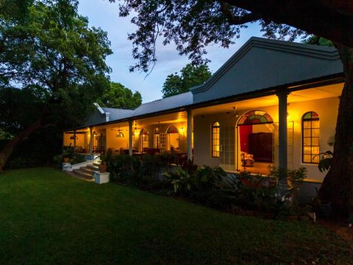 The Courtney Lodge - Housity