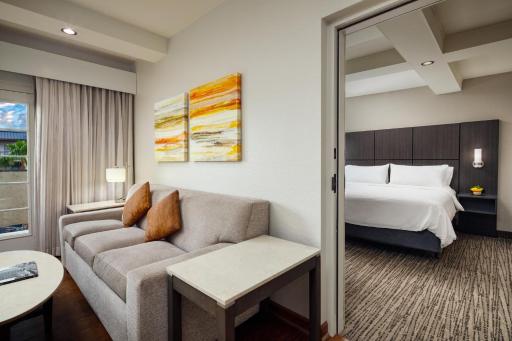 Holiday Inn and Suites Phoenix Airport North, an IHG Hotel - Housity