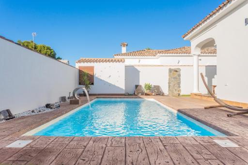 VILLA DE LUJO CLIMATIZADA. PISCINA Y JARDIN PRIVADO - Housity