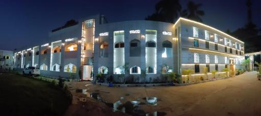 The Royal Beach Resort - Housity