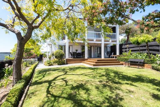 Retro Living - Lush Garden - Housity