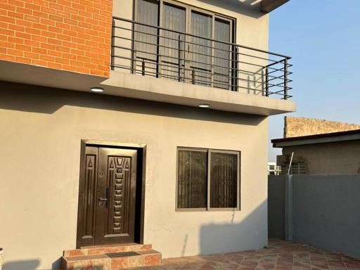 Ghana City Luxe 3 beds & 5 baths House with backup Solar Power - Housity