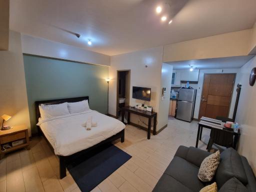 Palm Tree Condos near MNL Airport Terminal 3 by ELR - Housity