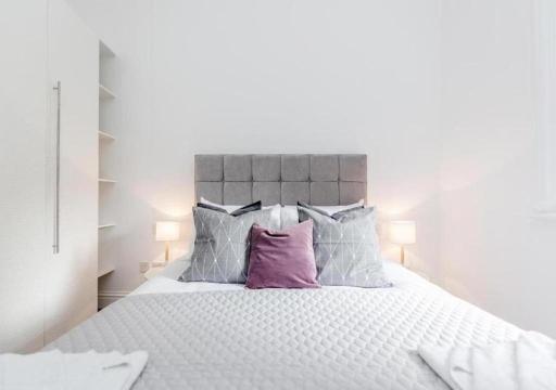 White Piccadilly - Housity