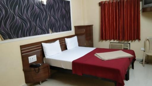Shree Sai Vishwa Hotel - Housity