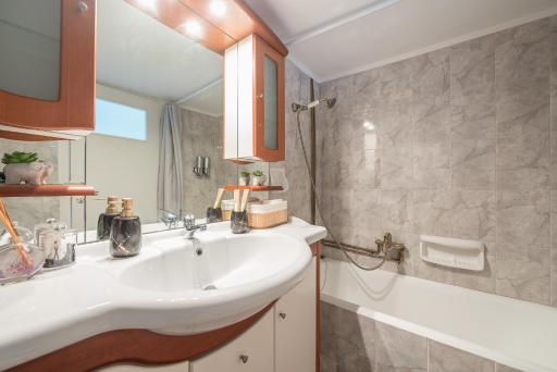 Virona 2nd Floor Greece Apartments - Housity
